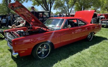 Plymouth-Road-runner-1969-Performance-Red-Black