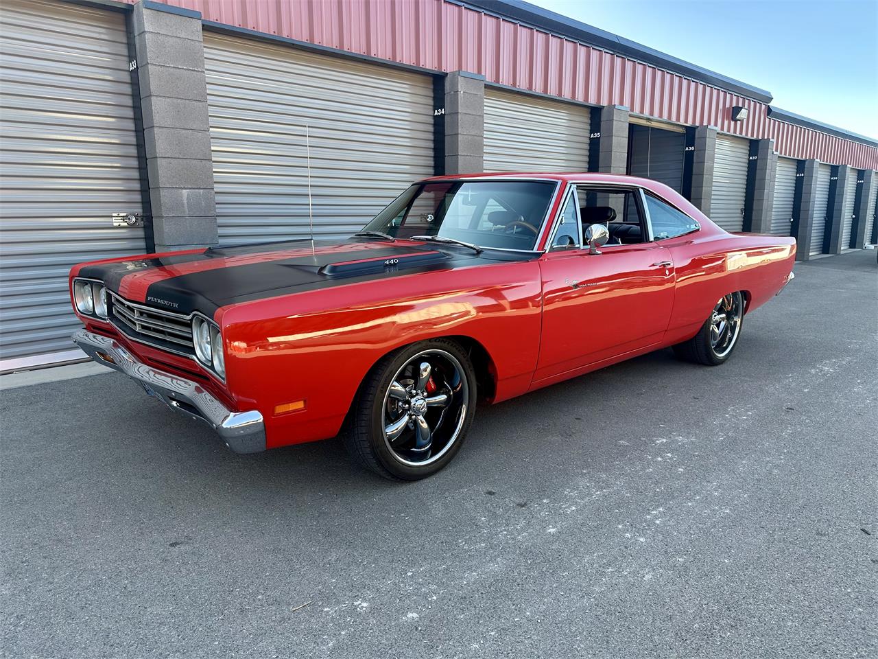 Plymouth-Road-runner-1969-Performance-Red-Black-6