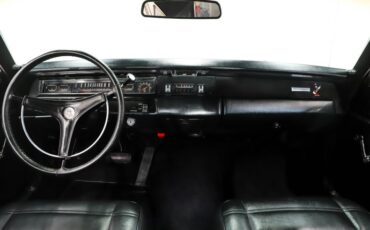 Plymouth-Road-runner-1969-Scorch-Red-Black-32