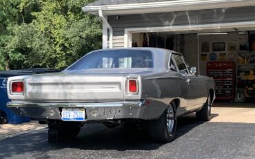 Plymouth-Road-runner-1969-Silver-Black-2