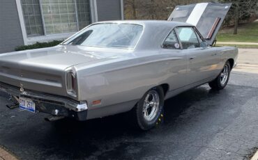 Plymouth-Road-runner-1969-Silver-Black