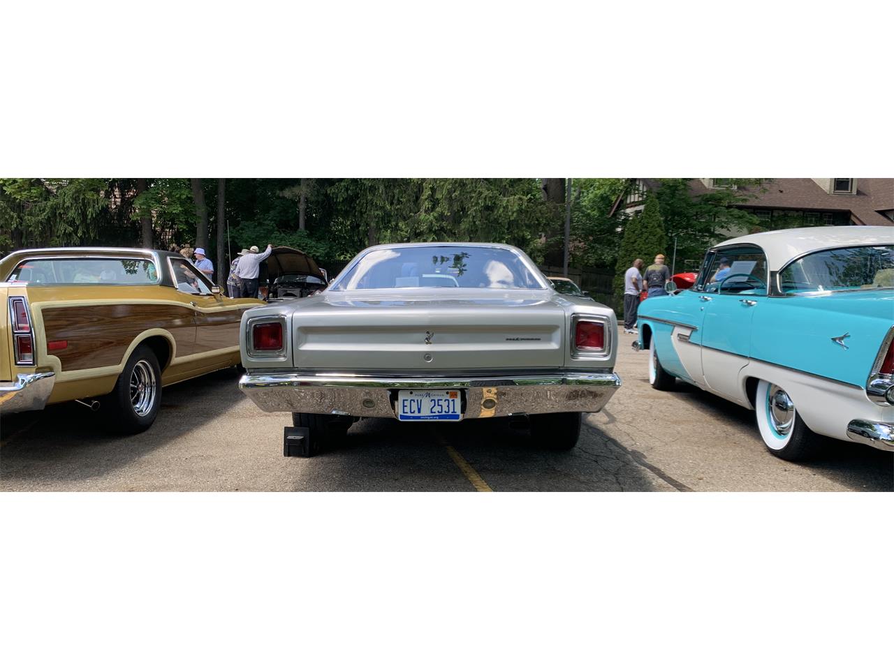 Plymouth-Road-runner-1969-Silver-Black-4