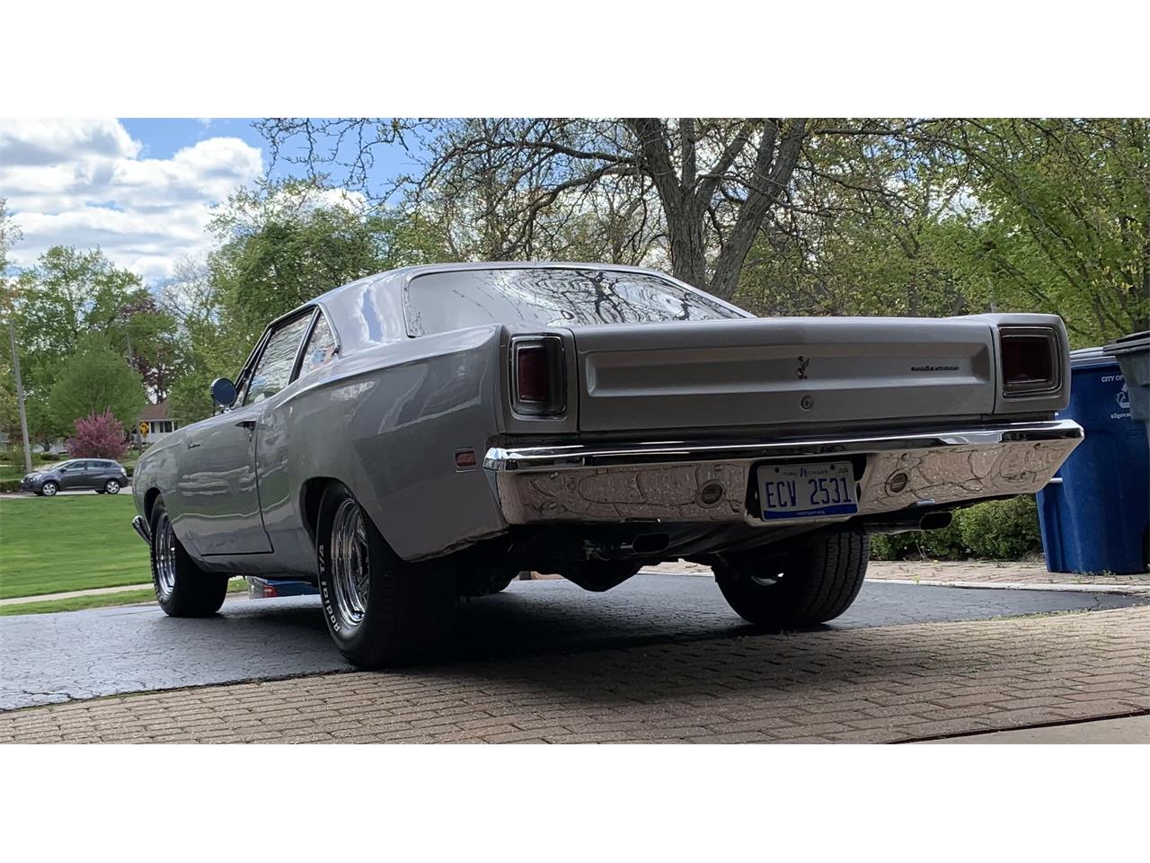 Plymouth-Road-runner-1969-Silver-Black-5