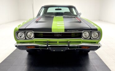 Plymouth-Road-runner-1969-Sublime-Green-Black-1