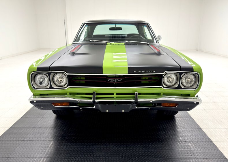 Plymouth-Road-runner-1969-Sublime-Green-Black-1