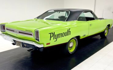 Plymouth-Road-runner-1969-Sublime-Green-Black-12