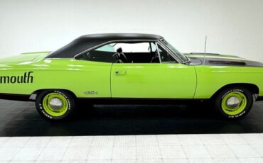 Plymouth-Road-runner-1969-Sublime-Green-Black-13