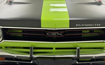 Plymouth-Road-runner-1969-Sublime-Green-Black-14