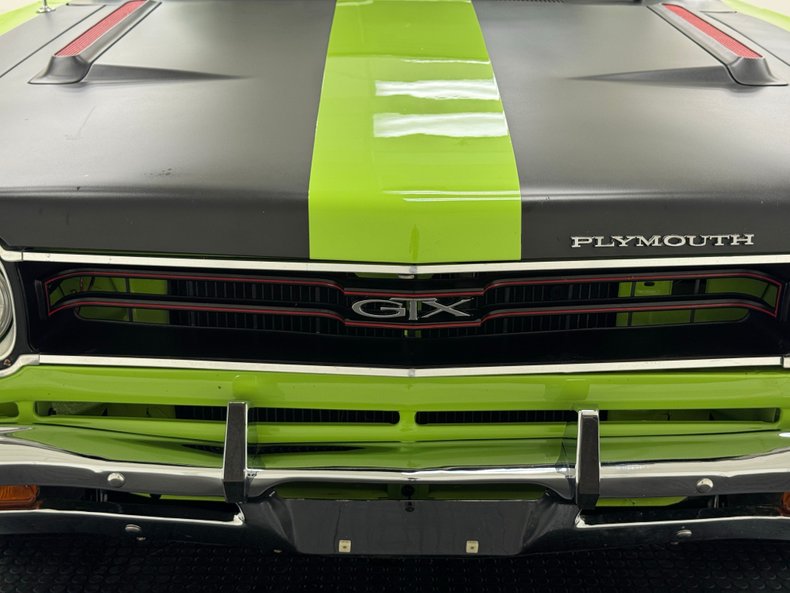 Plymouth-Road-runner-1969-Sublime-Green-Black-14