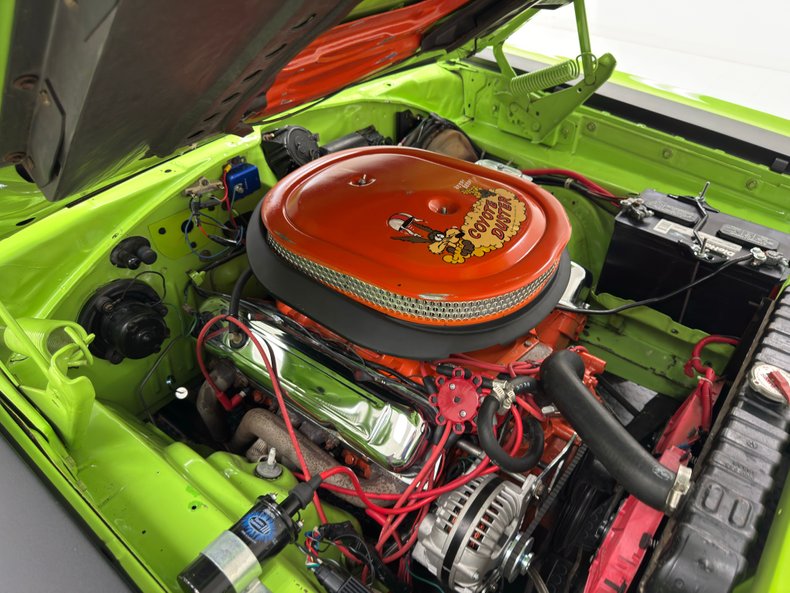 Plymouth-Road-runner-1969-Sublime-Green-Black-17