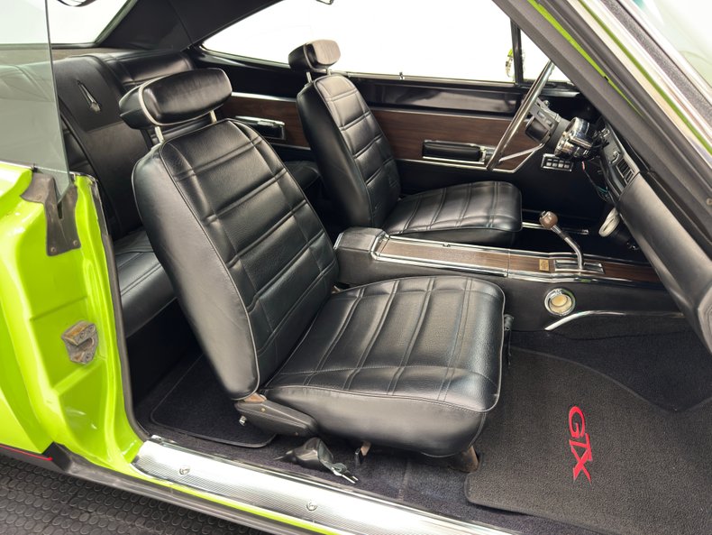 Plymouth-Road-runner-1969-Sublime-Green-Black-18