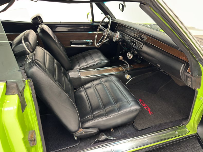 Plymouth-Road-runner-1969-Sublime-Green-Black-19