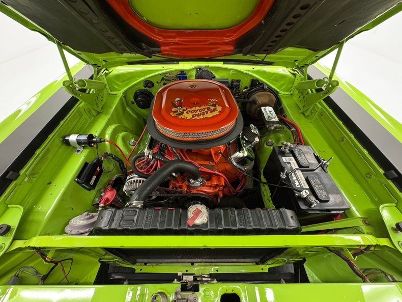 Plymouth-Road-runner-1969-Sublime-Green-Black-2