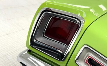 Plymouth-Road-runner-1969-Sublime-Green-Black-27