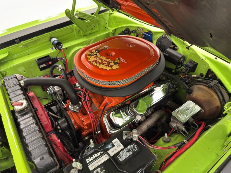 Plymouth-Road-runner-1969-Sublime-Green-Black-31