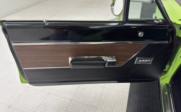 Plymouth-Road-runner-1969-Sublime-Green-Black-36
