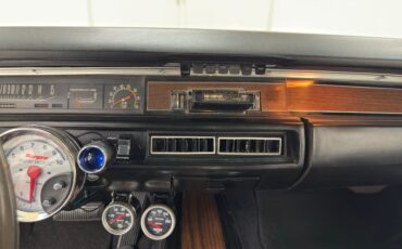 Plymouth-Road-runner-1969-Sublime-Green-Black-45