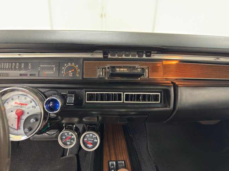 Plymouth-Road-runner-1969-Sublime-Green-Black-45