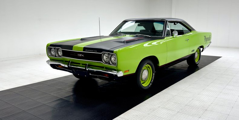 Plymouth-Road-runner-1969-Sublime-Green-Black-8