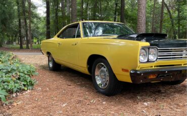 Plymouth-Road-runner-1969-Yellow-Black-1