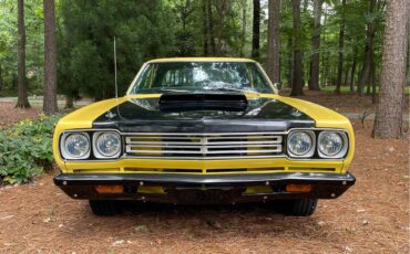Plymouth-Road-runner-1969-Yellow-Black