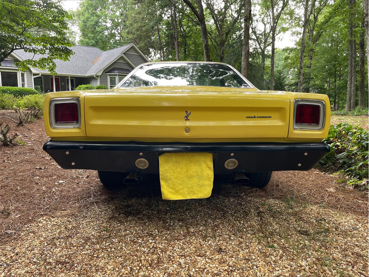 Plymouth-Road-runner-1969-Yellow-Black-6