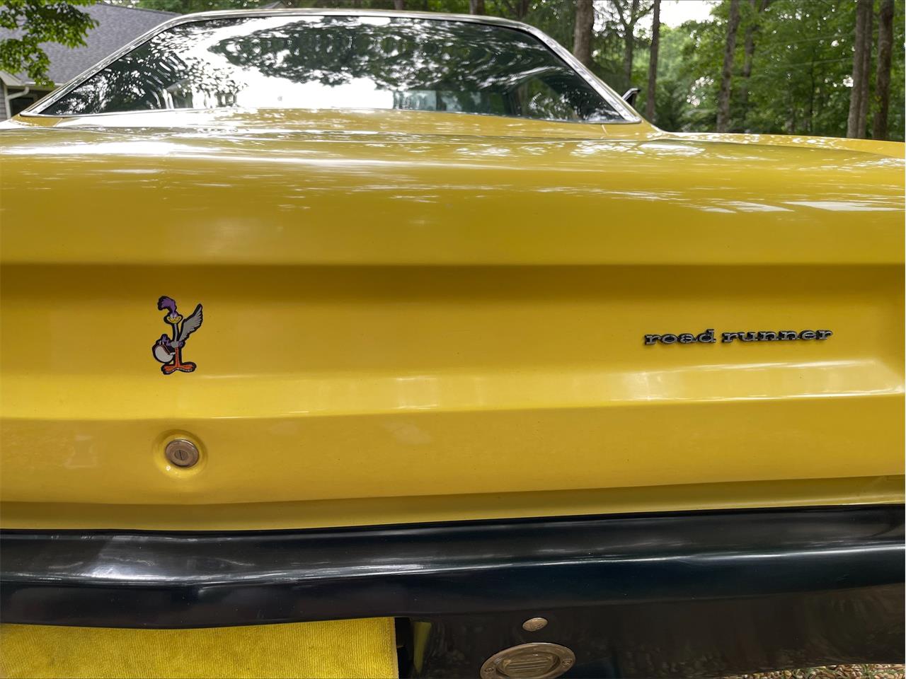 Plymouth-Road-runner-1969-Yellow-Black-7