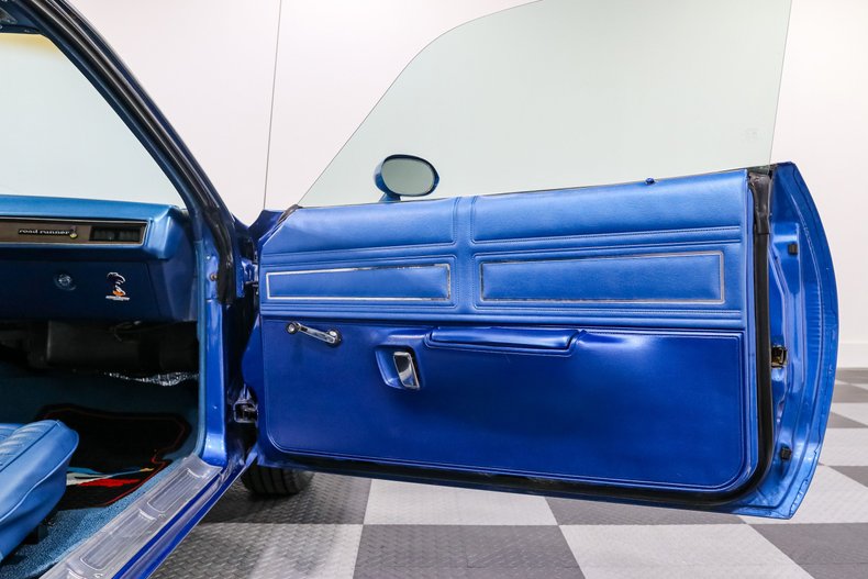 Plymouth-Road-runner-1971-BLUE-Blue-17