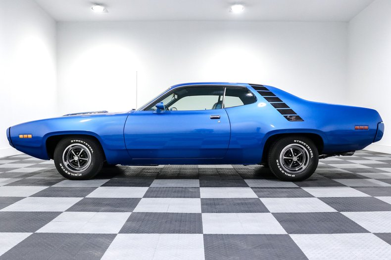 Plymouth-Road-runner-1971-BLUE-Blue-4