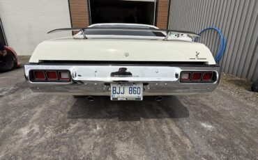 Plymouth-Road-runner-1974-White-Black-11