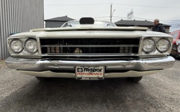 Plymouth-Road-runner-1974-White-Black-5