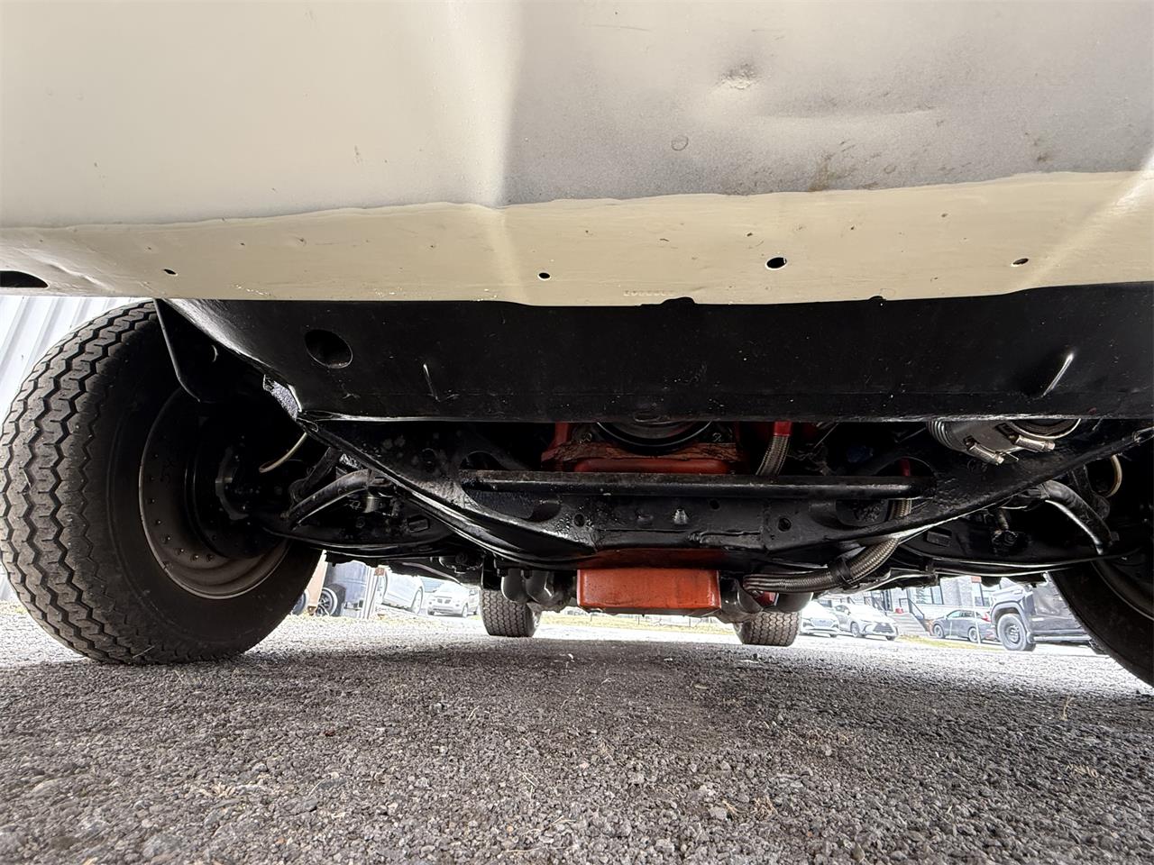 Plymouth-Road-runner-1974-White-Black-8