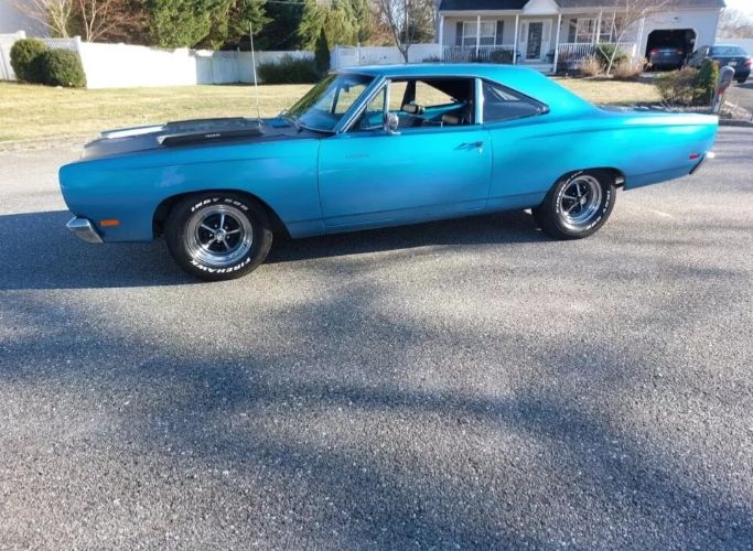 Plymouth-Roadrunner-1969-Blue