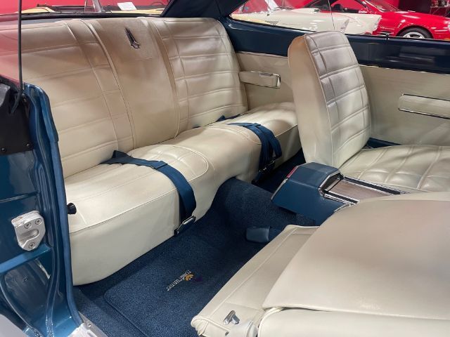 Plymouth-Roadrunner-1969-Jamaica-Blue-Metalli-White-2