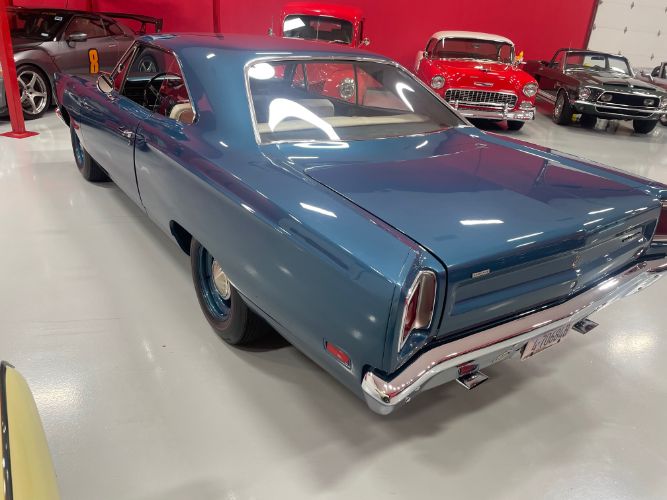 Plymouth-Roadrunner-1969-Jamaica-Blue-Metalli-White-5