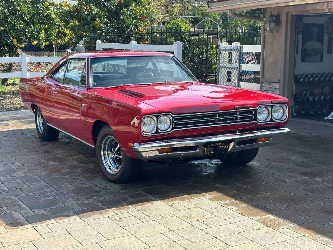 Plymouth-Roadrunner-1969-Red-12