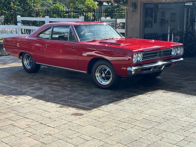 Plymouth-Roadrunner-1969-Red-19