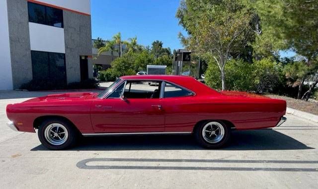 Plymouth-Roadrunner-1969-Red-8