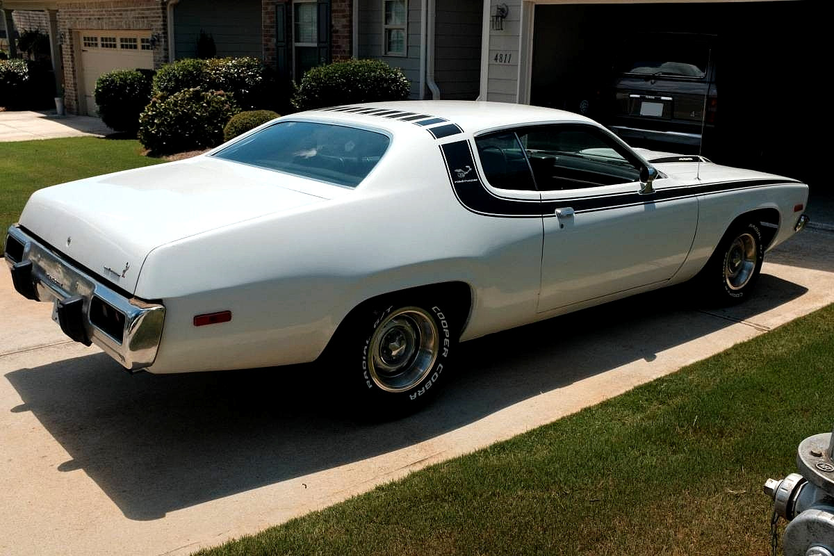 Plymouth-Roadrunner-1973-Coupe-2