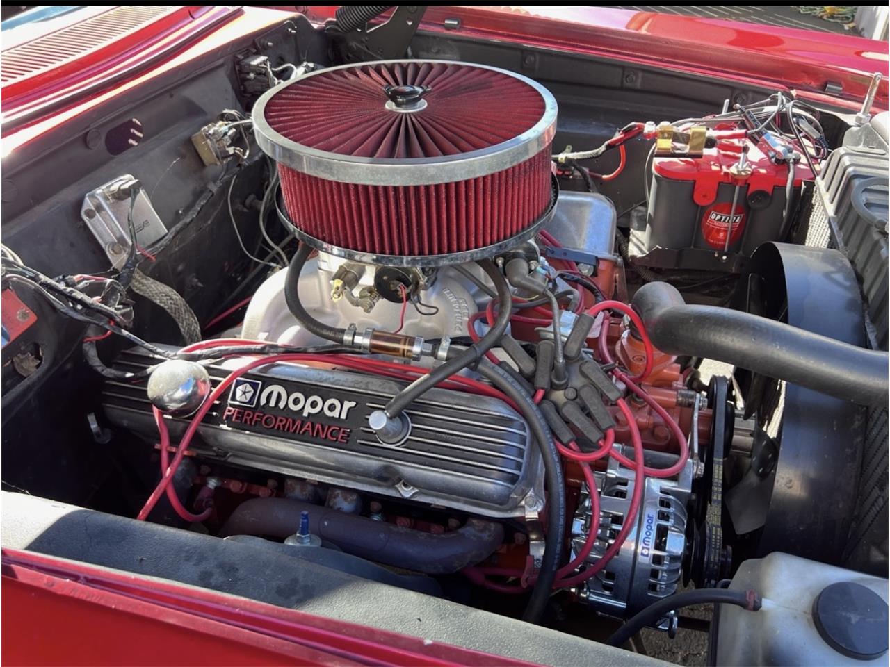 Plymouth-Satellite-1965-Candy-Apple-Red-Black-5