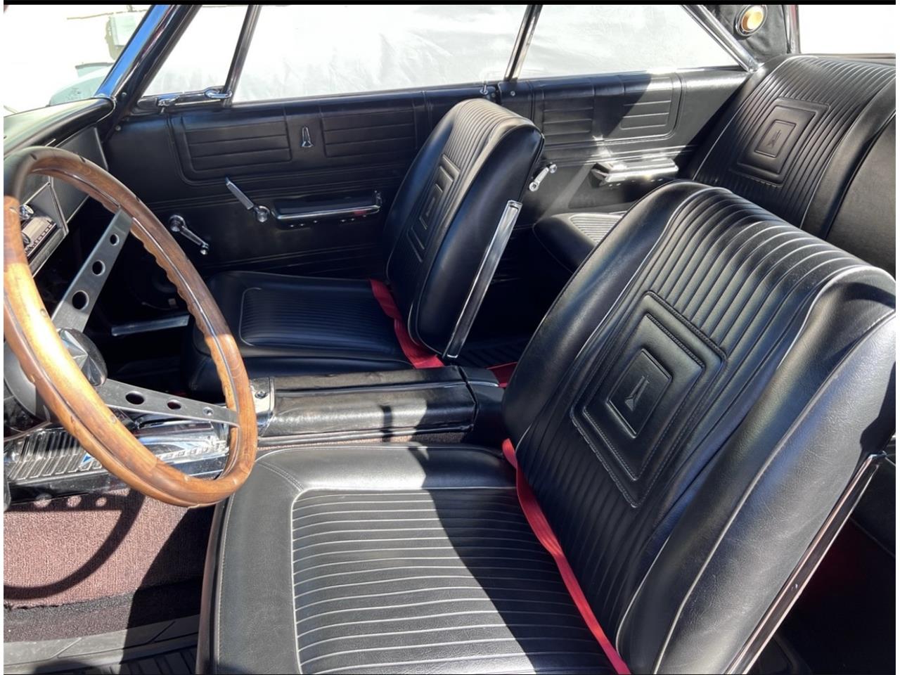Plymouth-Satellite-1965-Candy-Apple-Red-Black-6