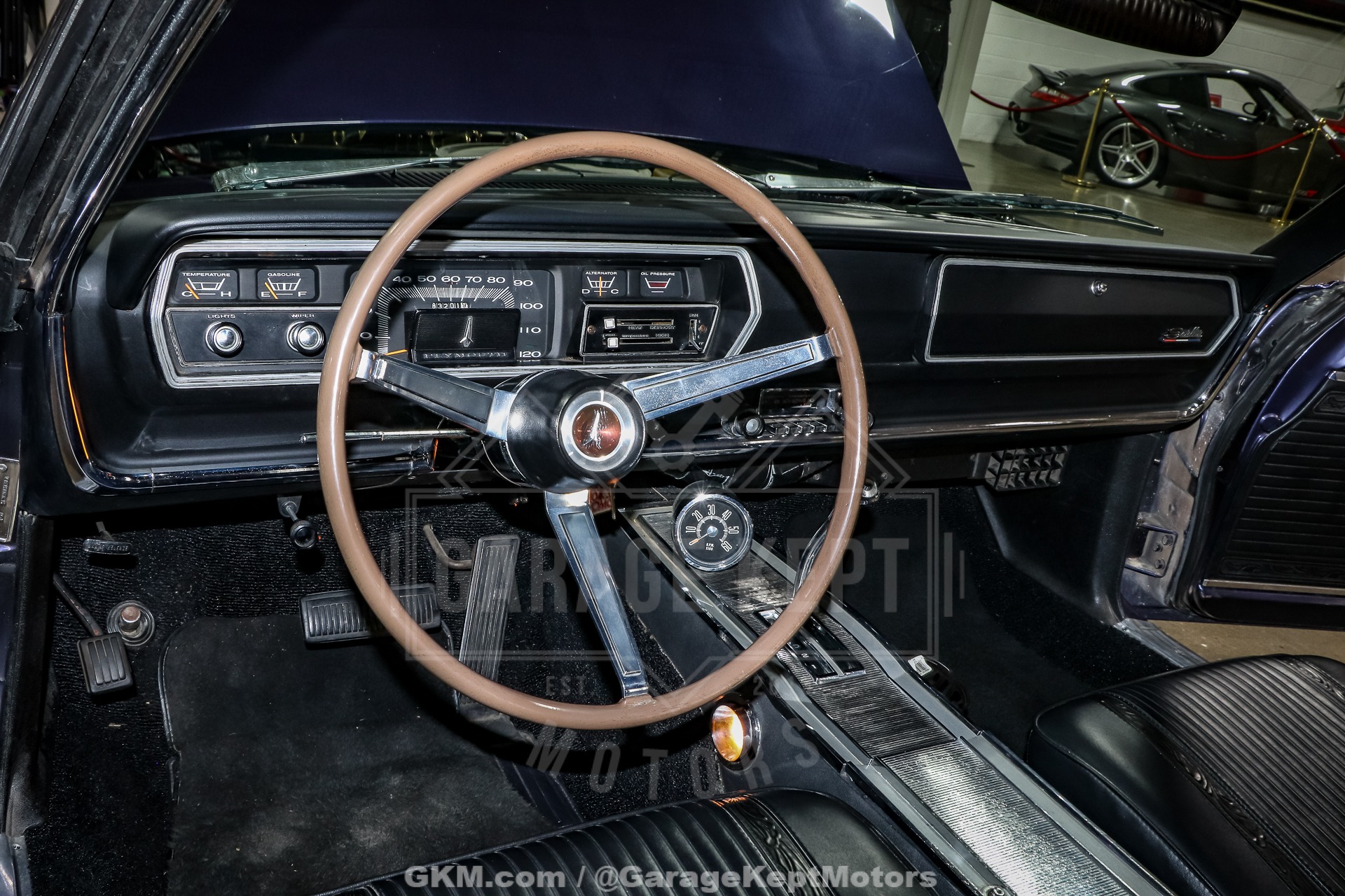 Plymouth-Satellite-1966-Purple-Black-2