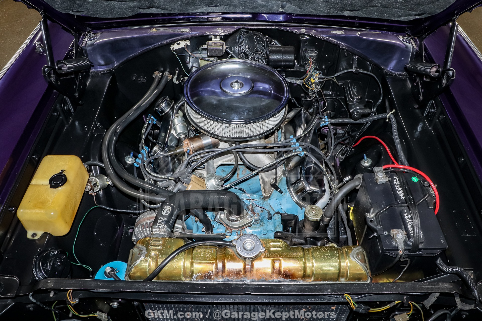 Plymouth-Satellite-1966-Purple-Black-4
