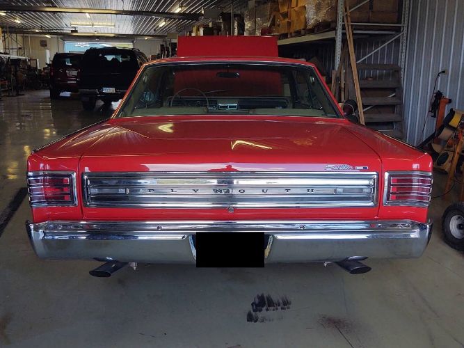 Plymouth-Satellite-1966-Red-Tan-2