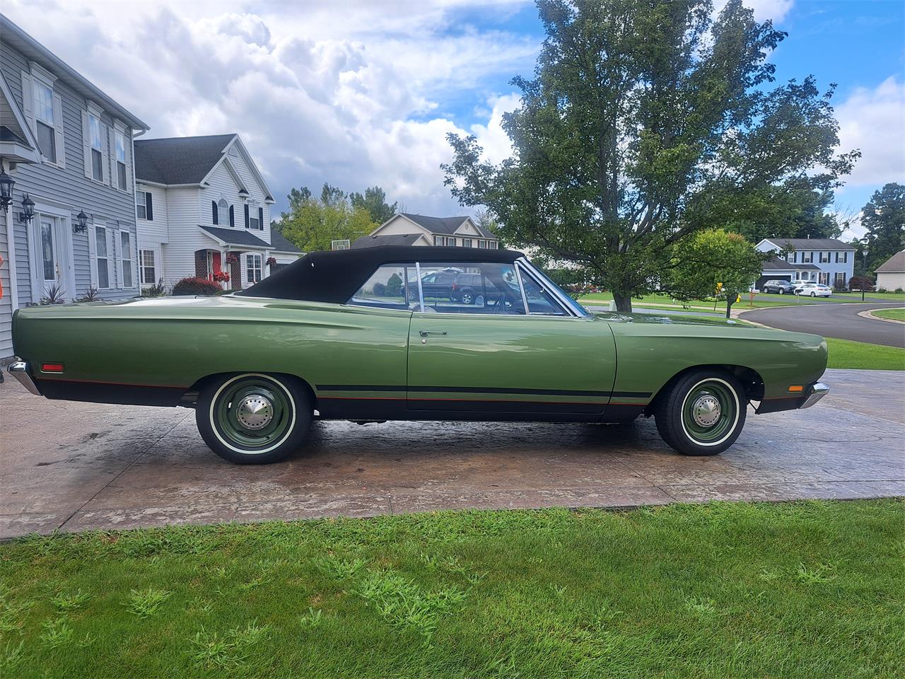 Plymouth-Satellite-1969-Green-White-1