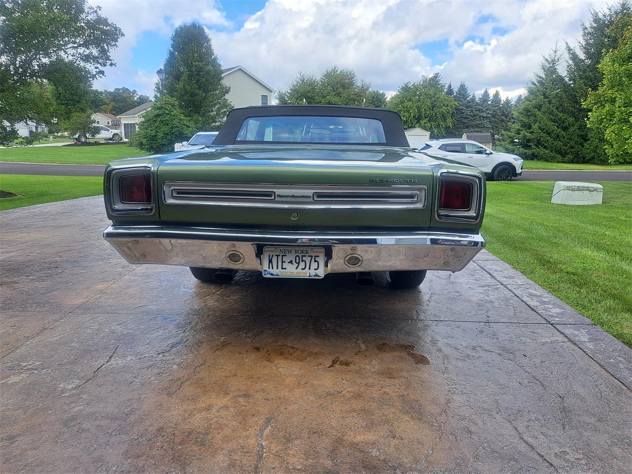 Plymouth-Satellite-1969-Green-White-2