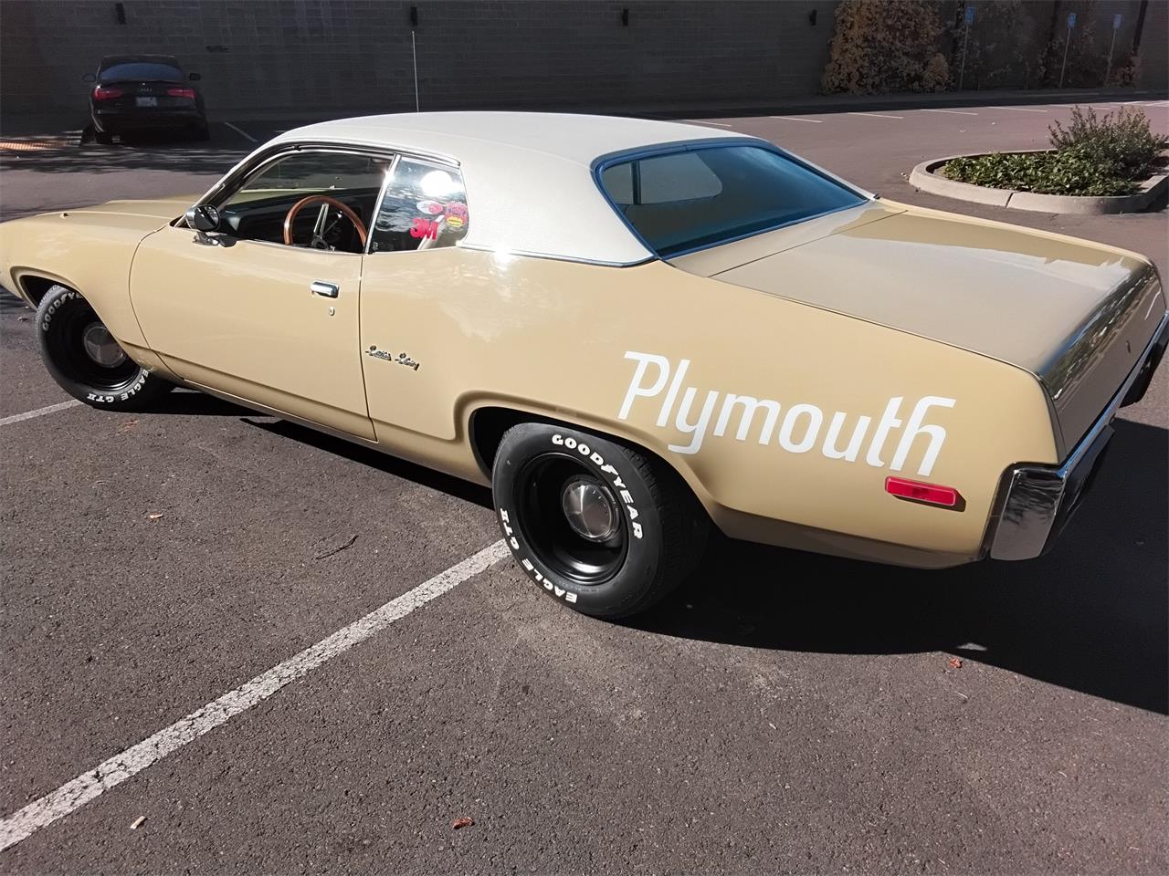 Plymouth-Satellite-1972-French-Vanilla-White-14