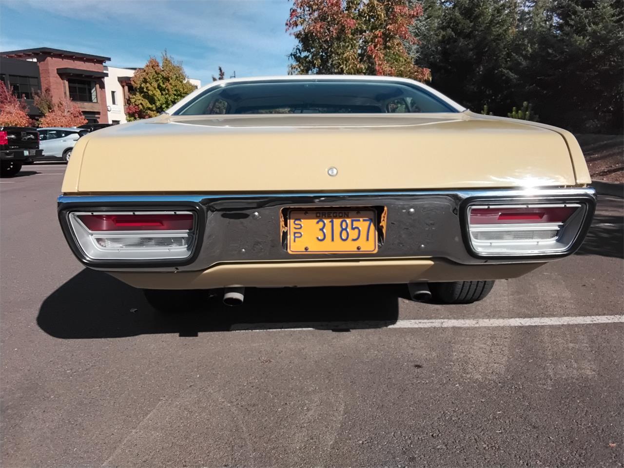 Plymouth-Satellite-1972-French-Vanilla-White-15