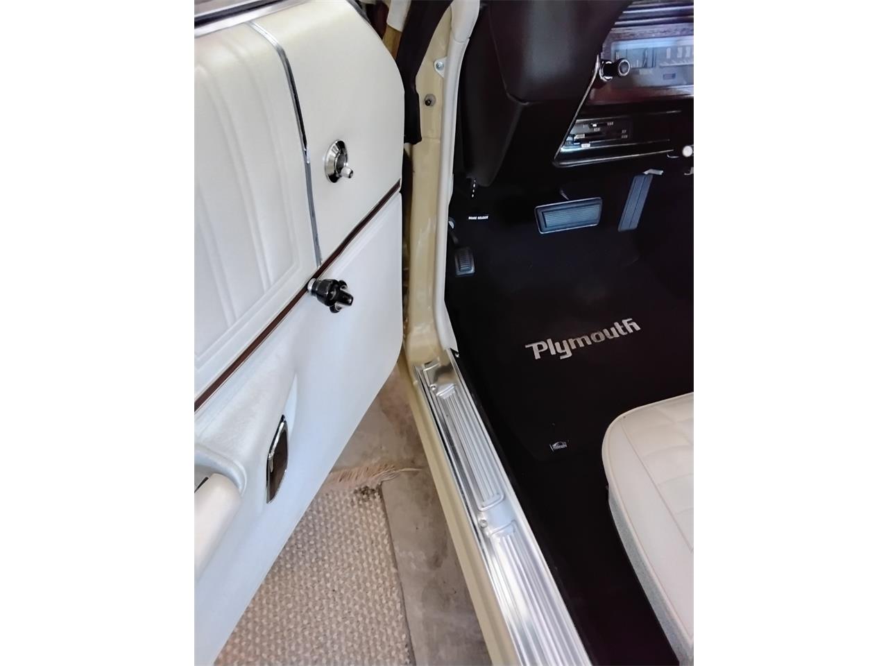 Plymouth-Satellite-1972-French-Vanilla-White