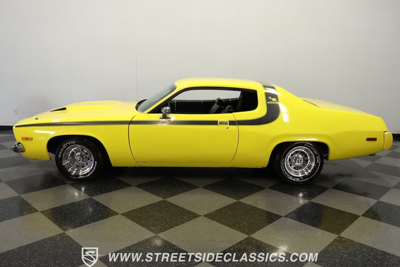 Plymouth-Satellite-1973-Yellow-Black-1